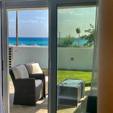 Fantasea Beachfront *