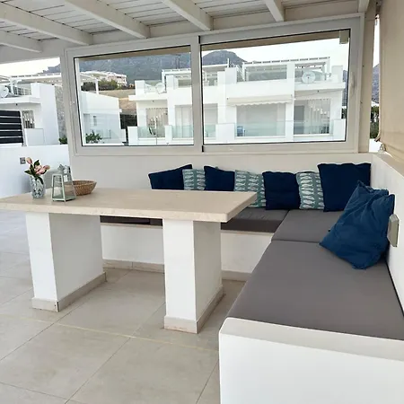 Fantasea Beachfront Villa *