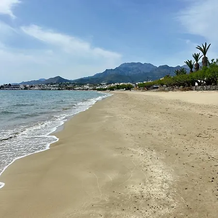 Villa Fantasea Beachfront *